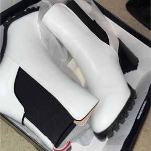 Factory connection booties size 6